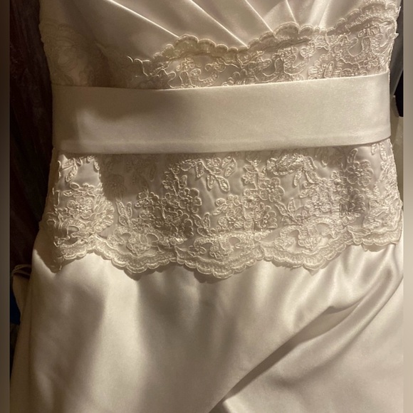 Beautifully Modest white satin and lace drop waist a-line wedding gown w/bolero - Picture 4 of 10